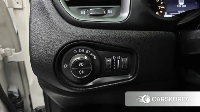 Jeep Renegade id 4557380 из Кореи 19