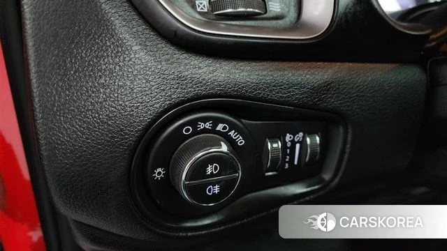 Jeep Renegade id 4244835 из Кореи 19