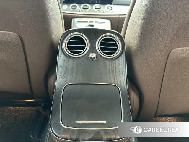 Mercedes-Benz E-class PHEV id 4260932 из Китая 19
