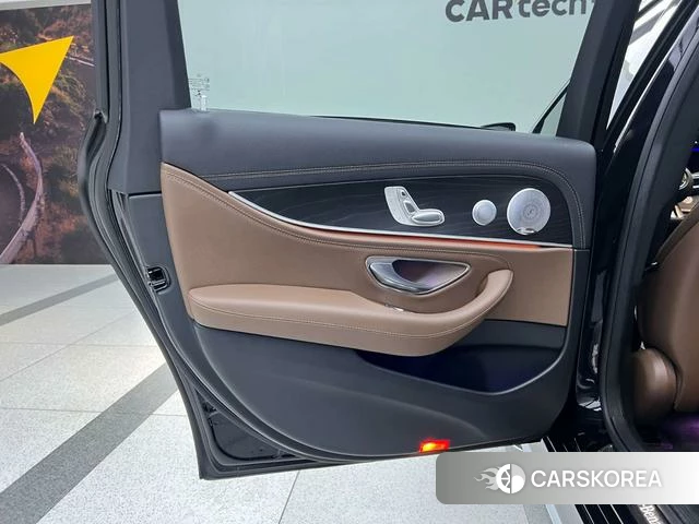 Mercedes-Benz E-class id 4236370 из Китая 19