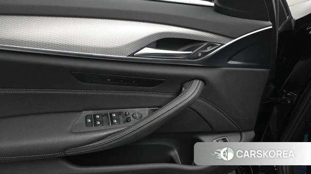BMW 5 Series (G30) id 4339826 из Кореи 19