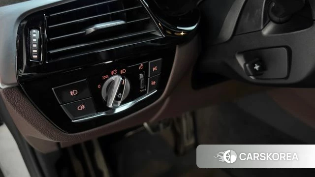 BMW 5 Series (G30) id 4918875 из Кореи 19
