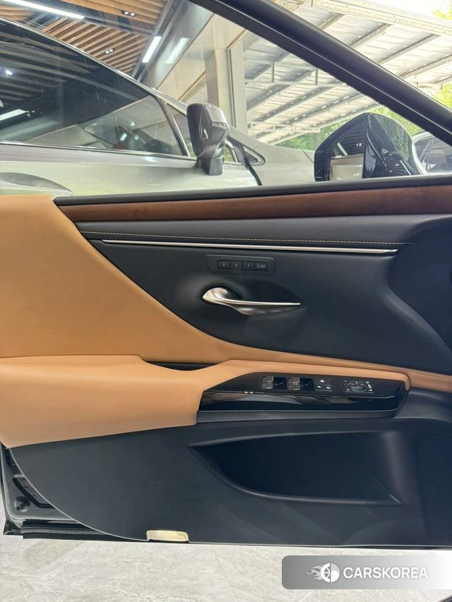 Lexus ES id 4314677 из Китая 19