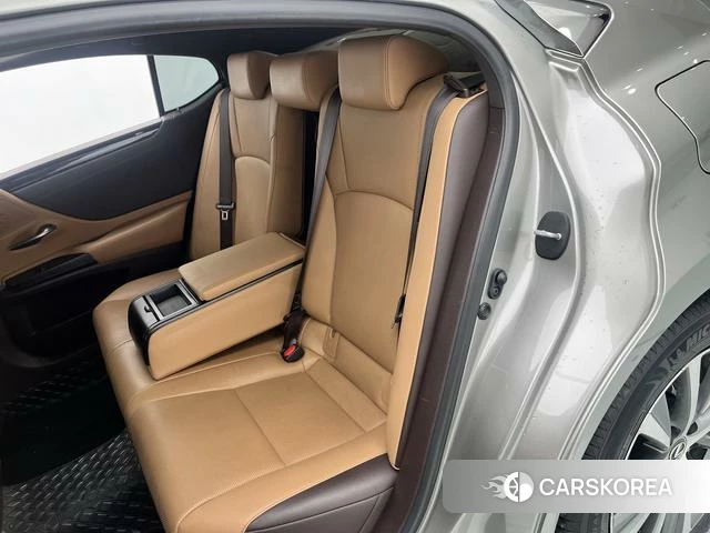 Lexus ES id 4274714 из Китая 19