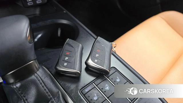 Lexus UX250h id 4463401 из Кореи 19