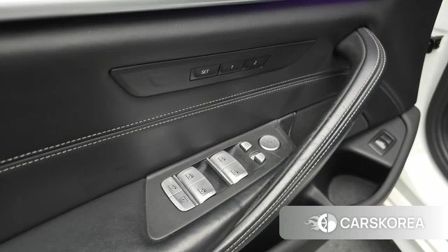 BMW 5 Series (G30) id 4482839 из Кореи 19