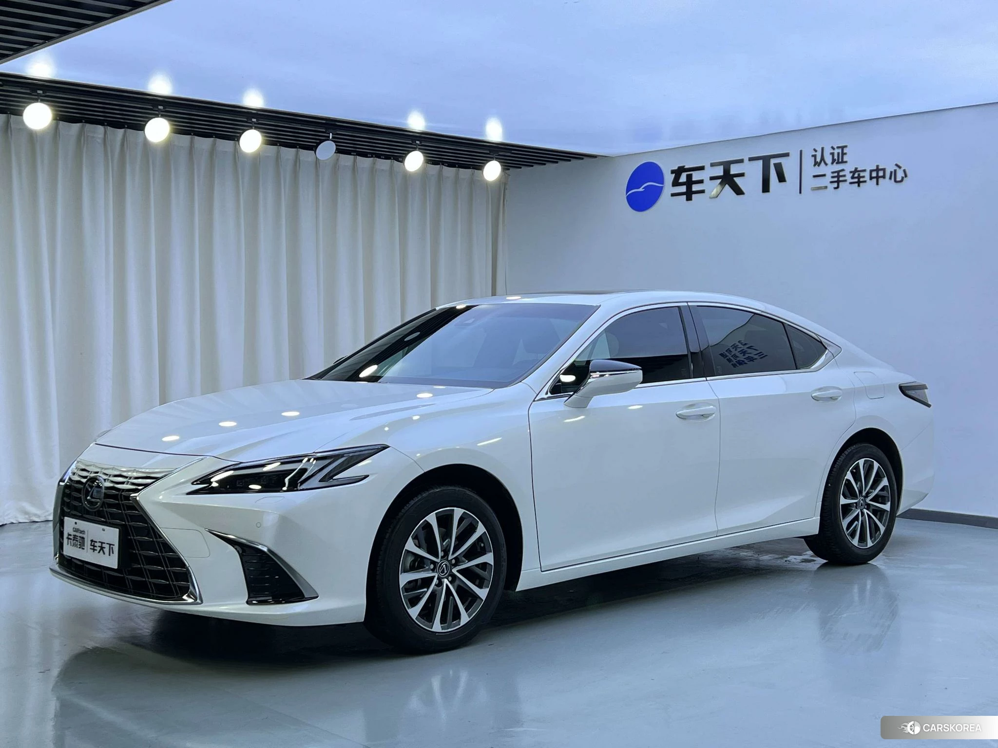 Lexus ES id 4452488 из Китая 19