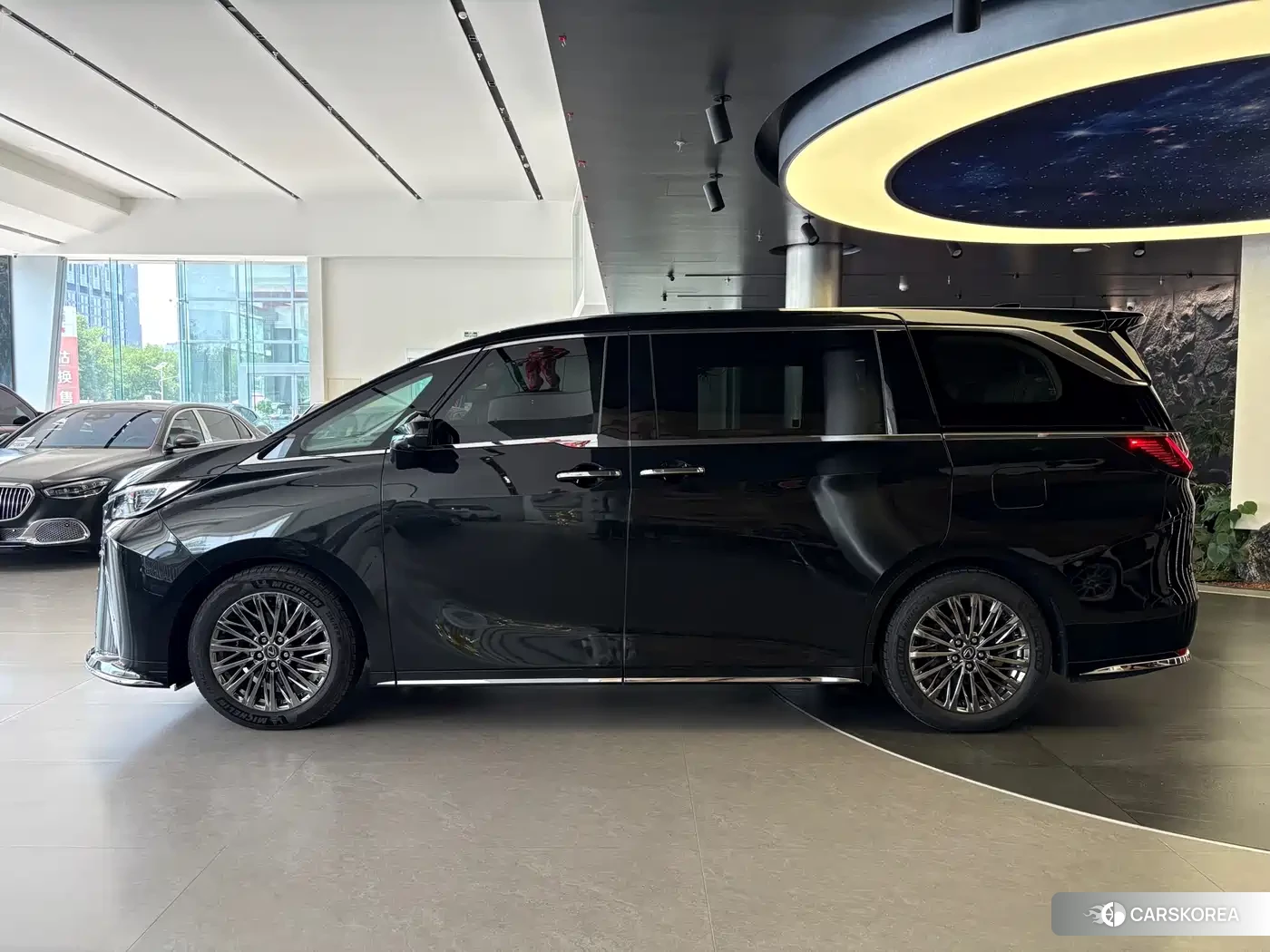 Lexus LM id 4577501 из Китая 19