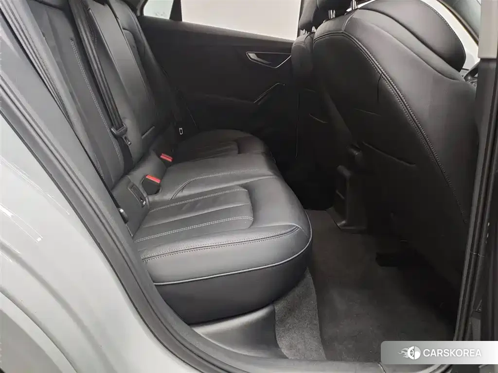 Audi Q2L id 4583603 из Китая 19