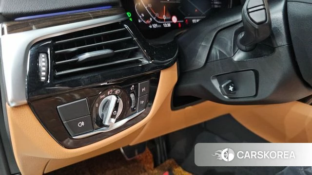 BMW 5 Series (G30) id 4422993 из Кореи 19