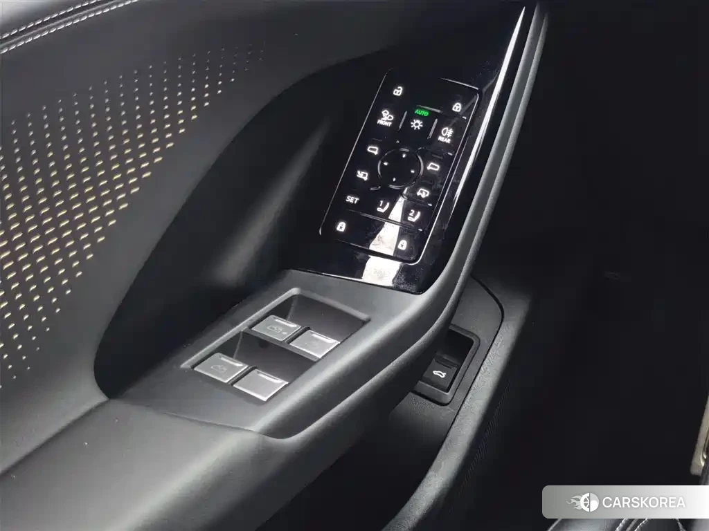 Audi Q6L id 4599505 из Китая 19