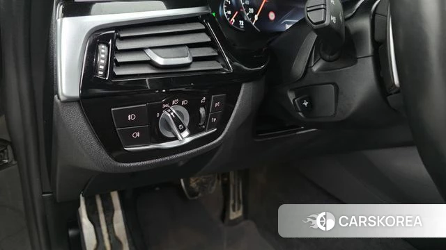 BMW 5 Series (G30) id 4286146 из Кореи 19