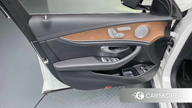 Mercedes-Benz E-Class W213 id 4683980 из Кореи 19