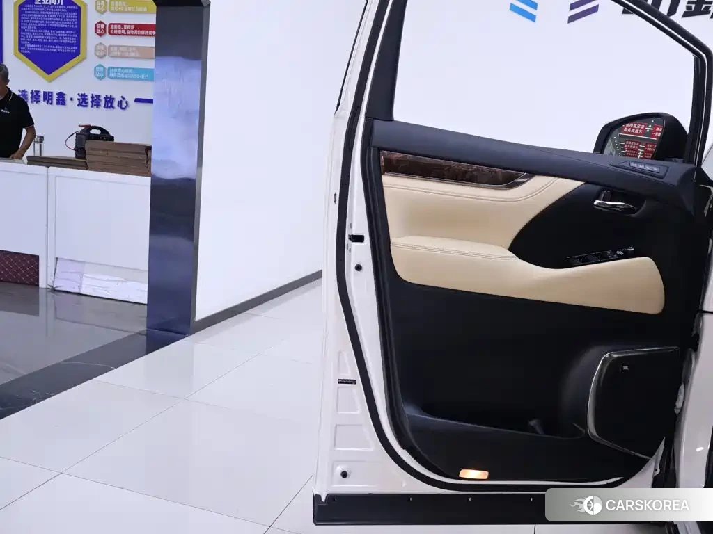 Toyota Elfa id 4686174 из Китая 19