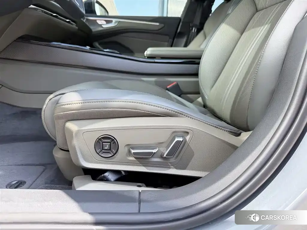 Audi A6L id 4680544 из Китая 19