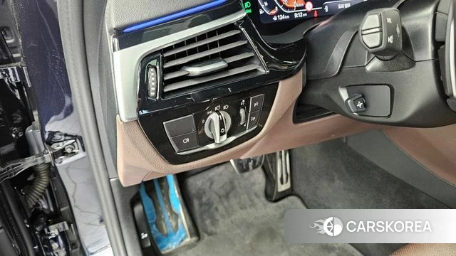 BMW 5 Series (G30) id 4280929 из Кореи 19
