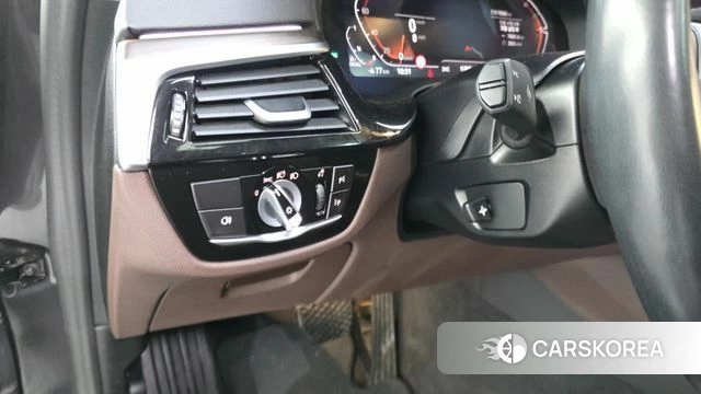 BMW 5 Series (G30) id 4727257 из Кореи 19