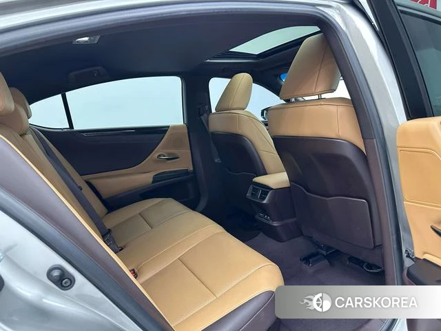 Lexus ES id 4291492 из Китая 19