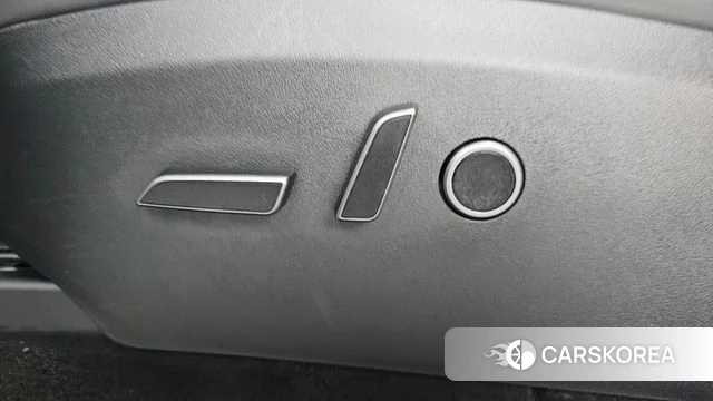 Tesla Model Y id 4381778 из Кореи 19
