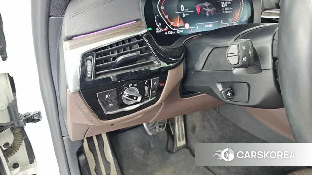 BMW 5 Series (G30) id 4683975 из Кореи 19