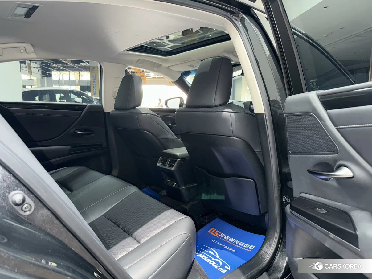 Lexus ES id 4505015 из Китая 19