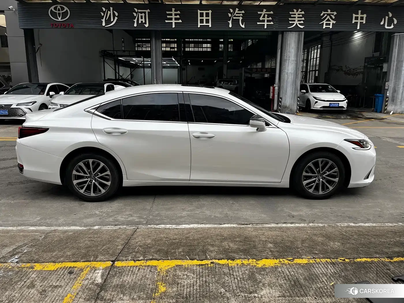 Lexus ES id 4601892 из Китая 19