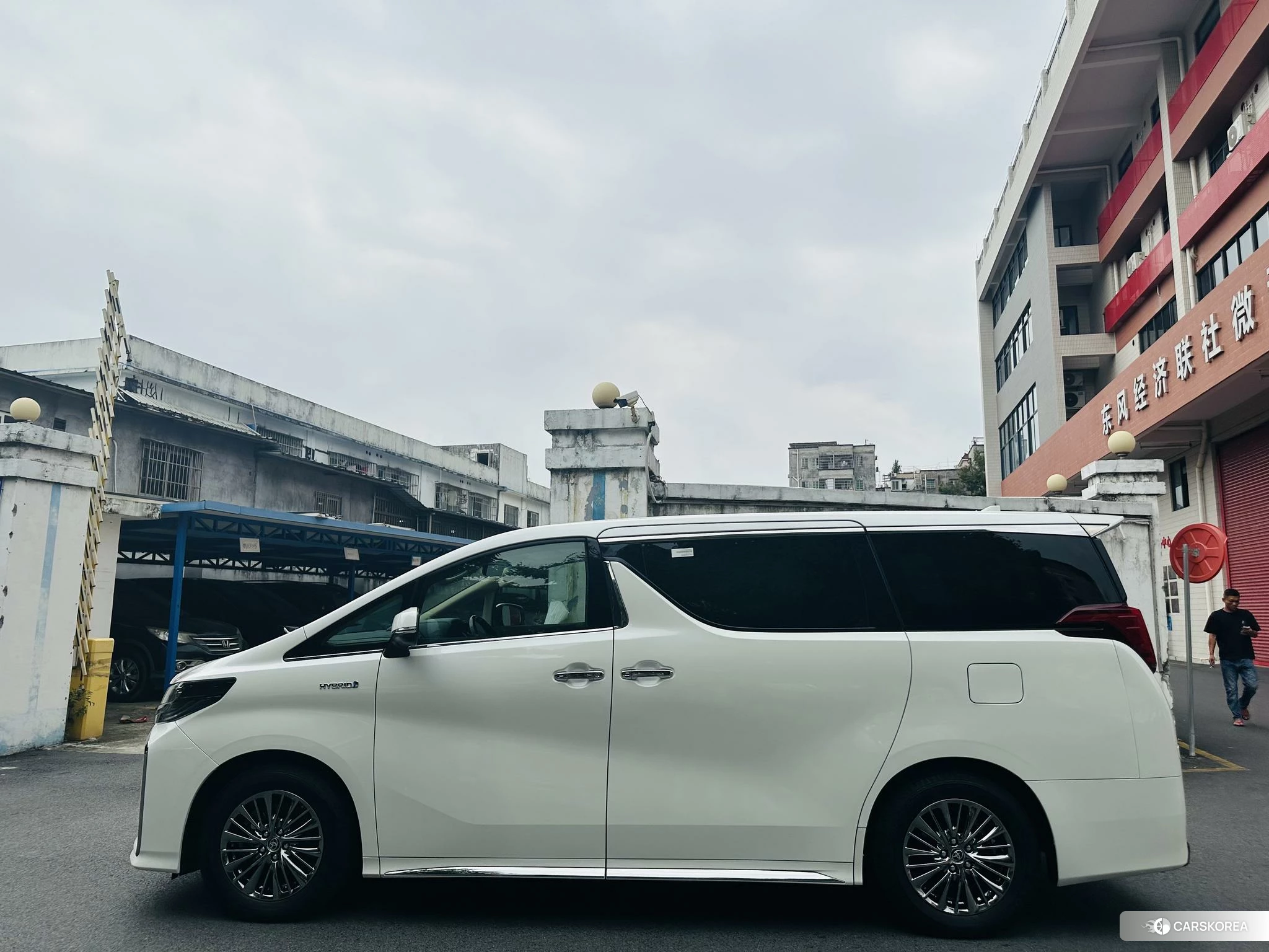Toyota Elfa id 4455716 из Китая 19