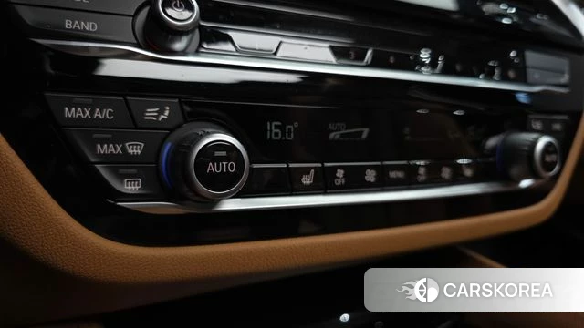 BMW 5 Series (G30) id 4573914 из Кореи 19