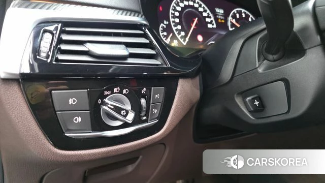 BMW 5 Series (G30) id 4907274 из Кореи 19