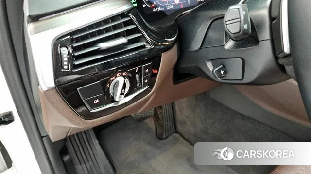 BMW 5 Series (G30) id 4294027 из Кореи 19