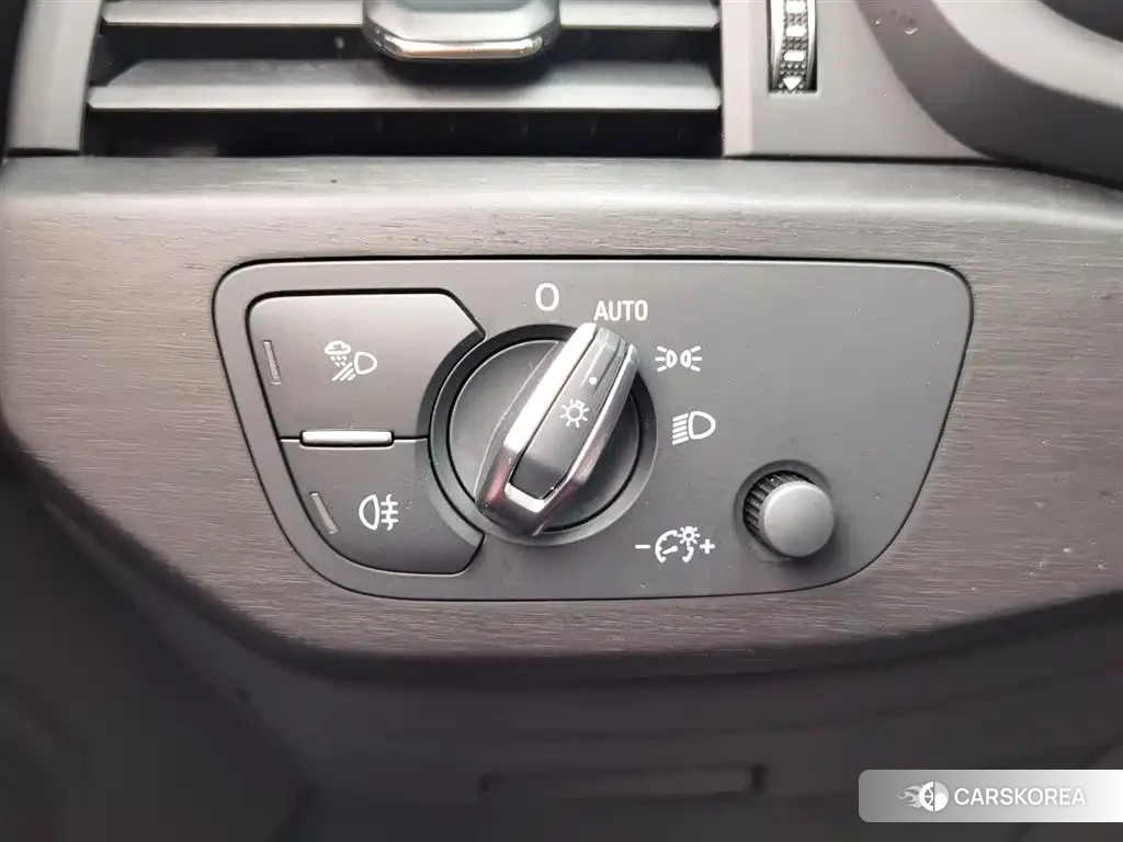 Audi A4L id 4599614 из Китая 19