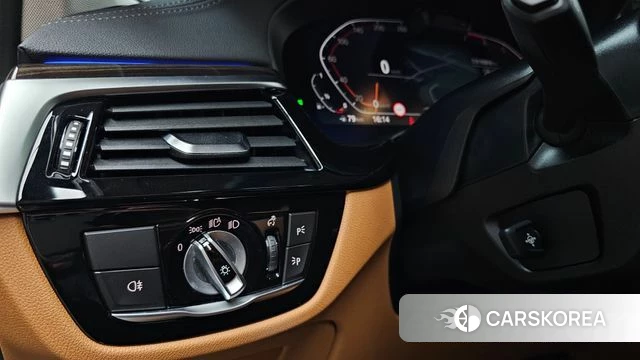 BMW 5 Series (G30) id 4707926 из Кореи 19