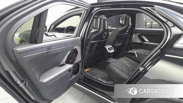 BMW 7 Series (G70) id 4185896 из Кореи 19