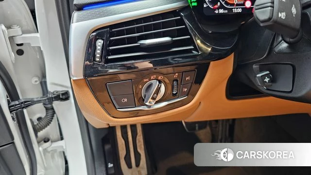 BMW 5 Series (G30) id 4201386 из Кореи 19