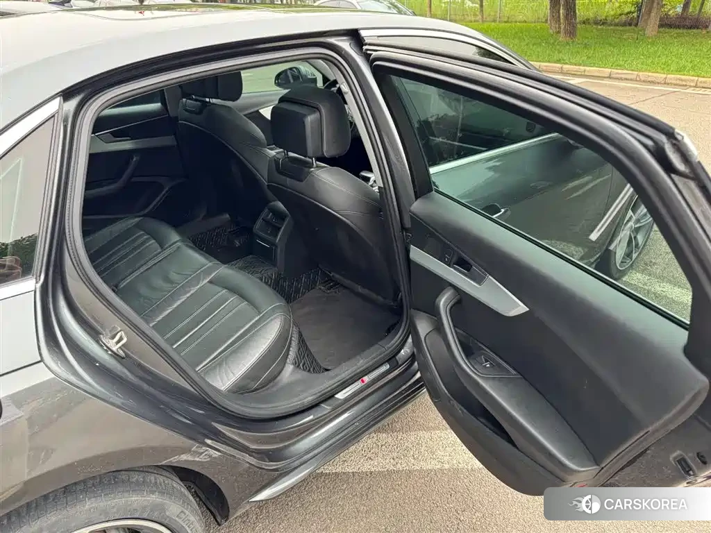 Audi A4L id 4548234 из Китая 19