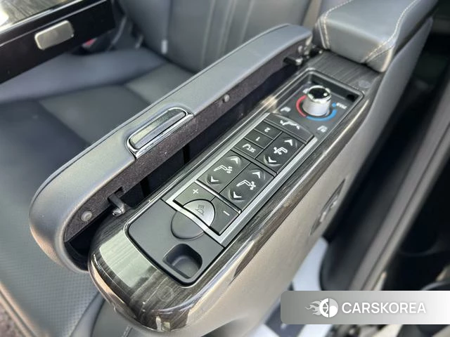Lexus LM id 4359609 из Китая 19