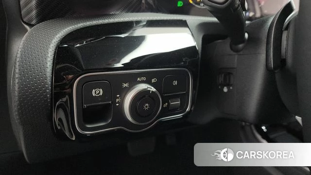 Mercedes-Benz A-Class W177 id 4307980 из Кореи 19