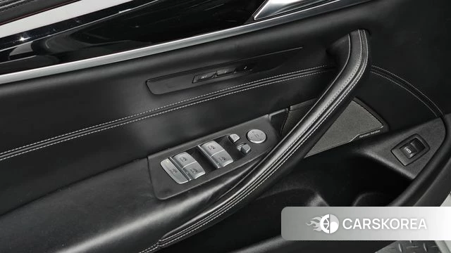 BMW 5 Series (G30) id 4268591 из Кореи 19