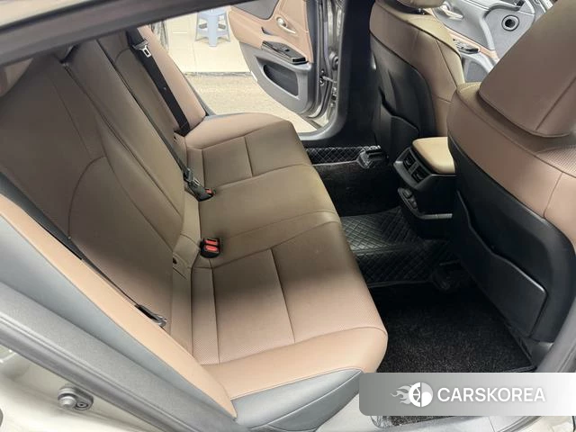 Lexus ES id 4279146 из Китая 19