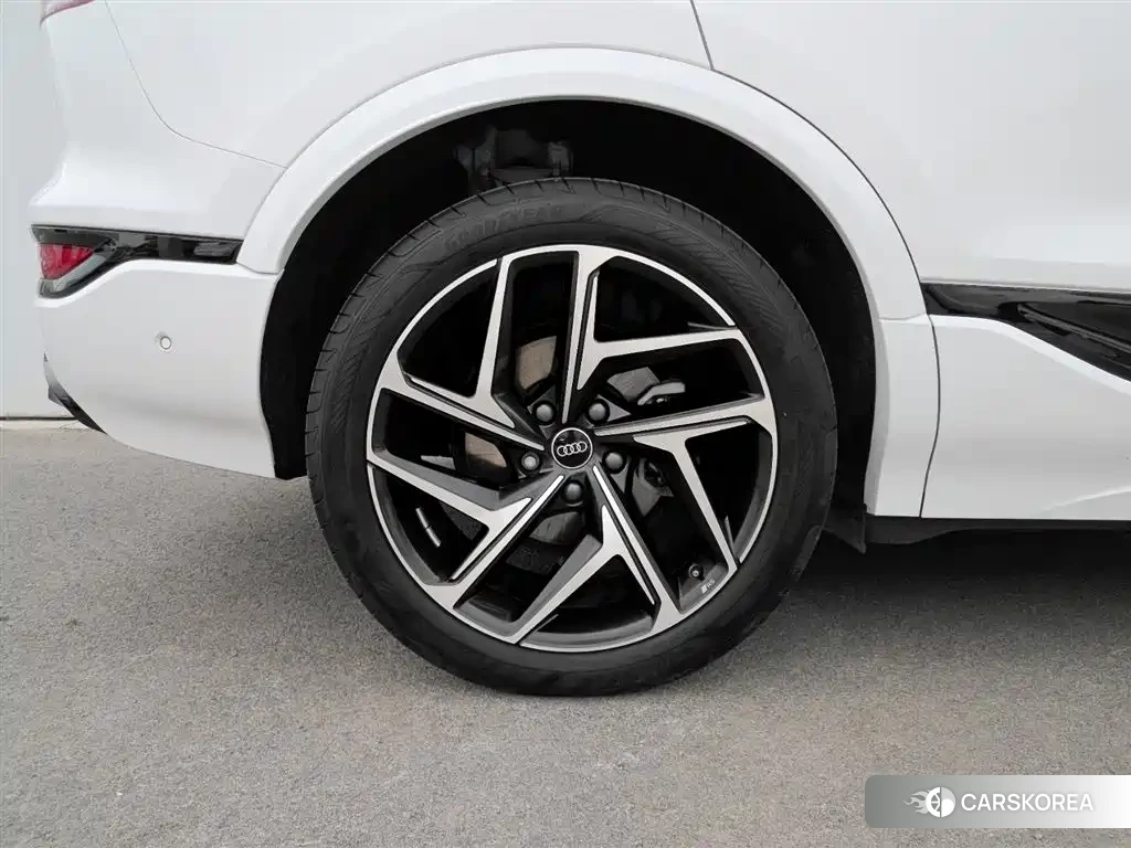Audi Q6L id 4515283 из Китая 19