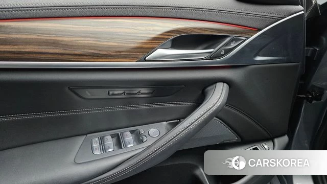 BMW 5 Series (G30) id 4186623 из Кореи 19