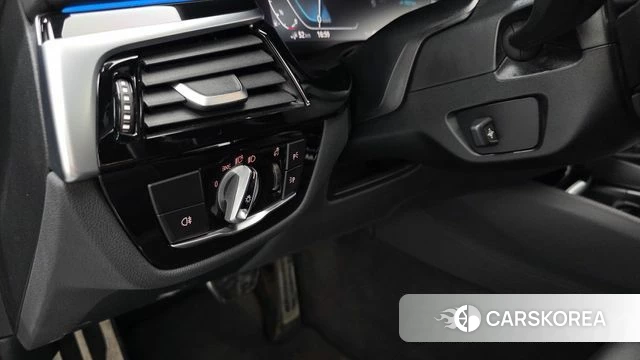 BMW 5 Series (G30) id 4584945 из Кореи 19