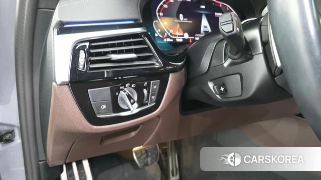 BMW 5 Series (G30) id 4579413 из Кореи 19