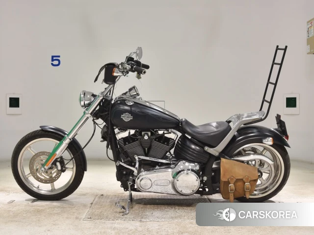 Harley-Davidson Rocker C FXCWC1580 id 3945802 из Японии 18