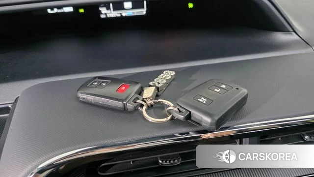 Toyota Prius C id 4760323 из Кореи 19