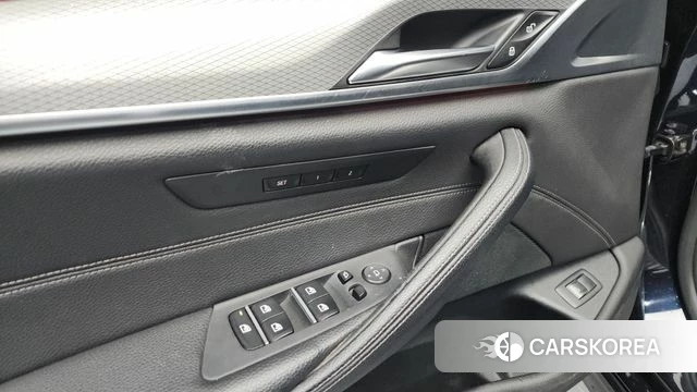 BMW 5 Series (G30) id 4525949 из Кореи 19