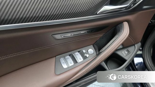 BMW 5 Series (G30) id 4641892 из Кореи 19
