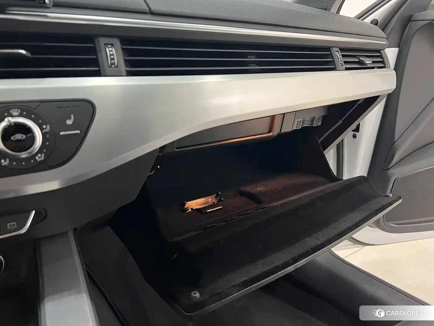 Audi A4L id 4570595 из Китая 19