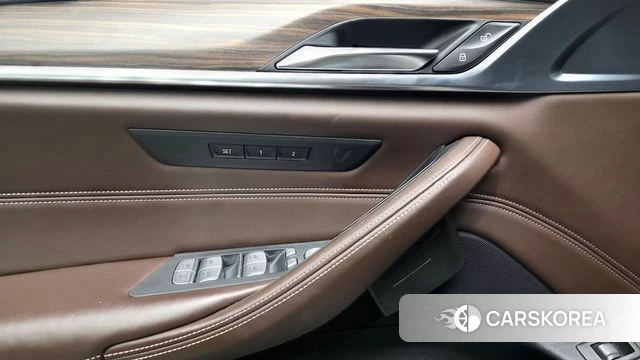 BMW 5 Series (G30) id 4667428 из Кореи 19