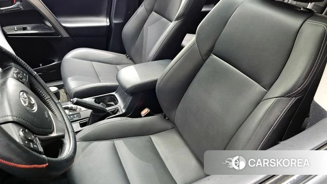 Toyota RAV4 id 4667640 из Кореи 19